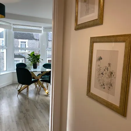 Stylish Pontcanna Flat Near City Centre Cardiff Exterior photo